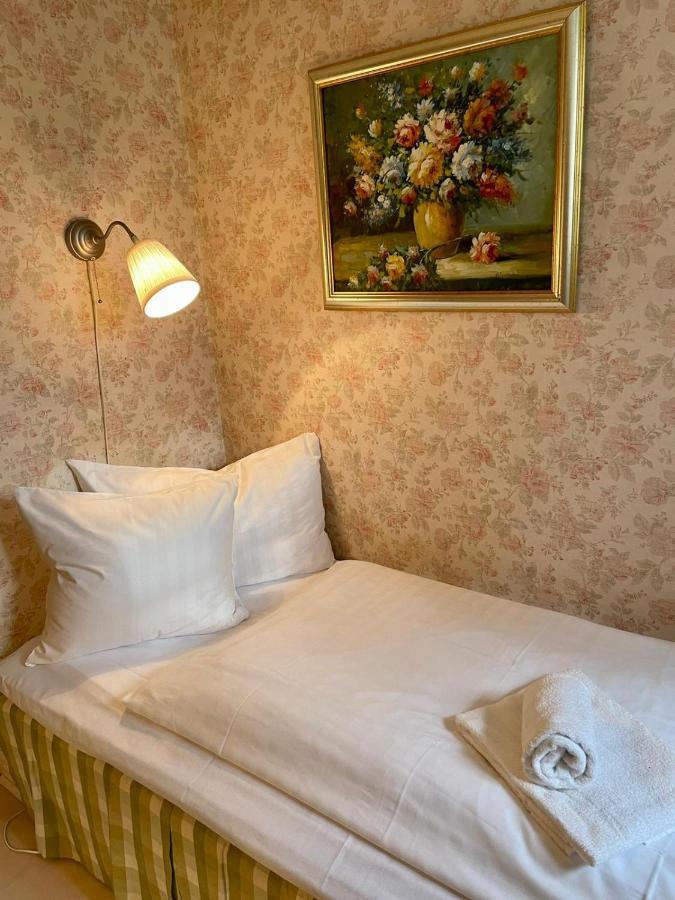 Apertins Hotell Kil Eksteriør billede
